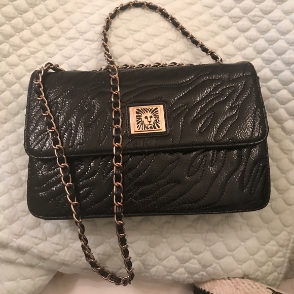 Anne Klein Purse with gold chain. - Picture 2 of 4
